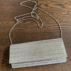 ALDO clutch